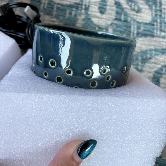 Ceramic Electric Wax Melt Warmer‎ with New Scentsy Tahitian Twilight Wax Bar - Picture 6 of 13